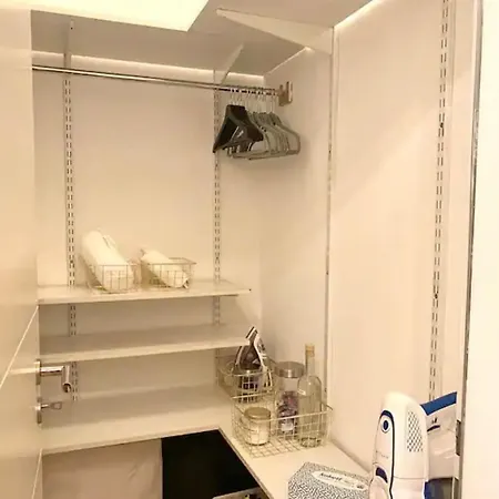 Flat 8 *