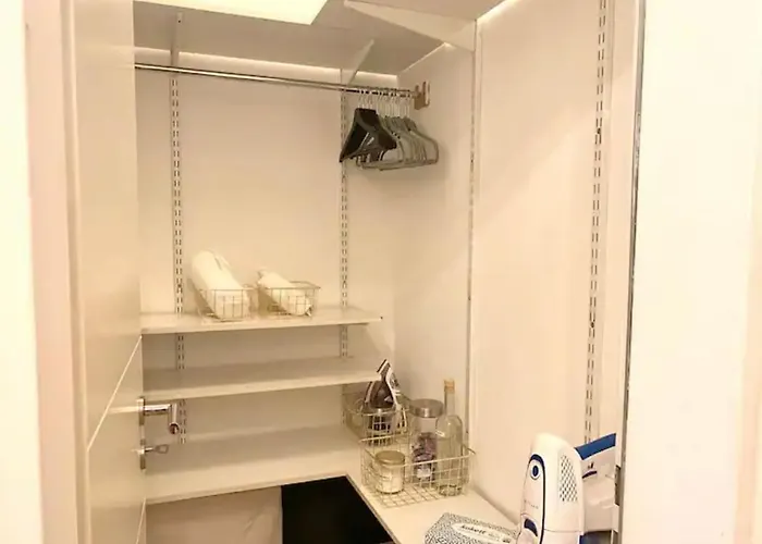 Flat 8 *